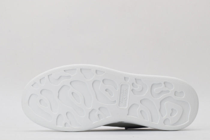 alex mcqu sneakers