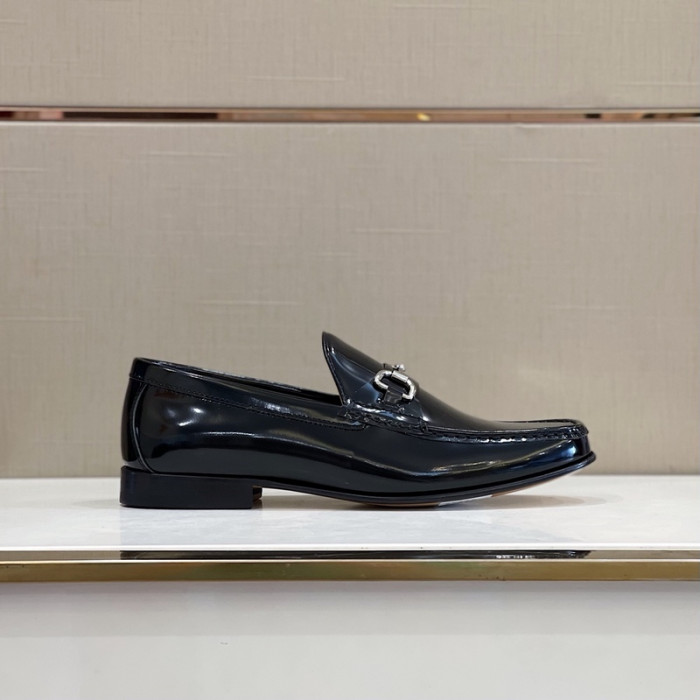 guc loafer