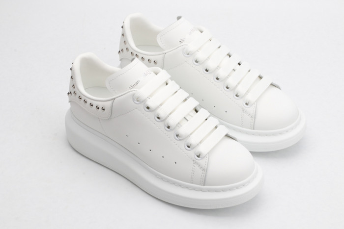 alex mcqu sneakers