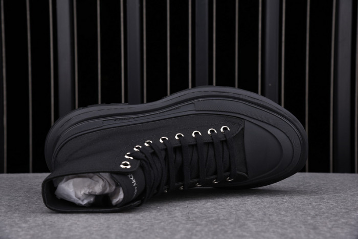 alex mcqu sneakers