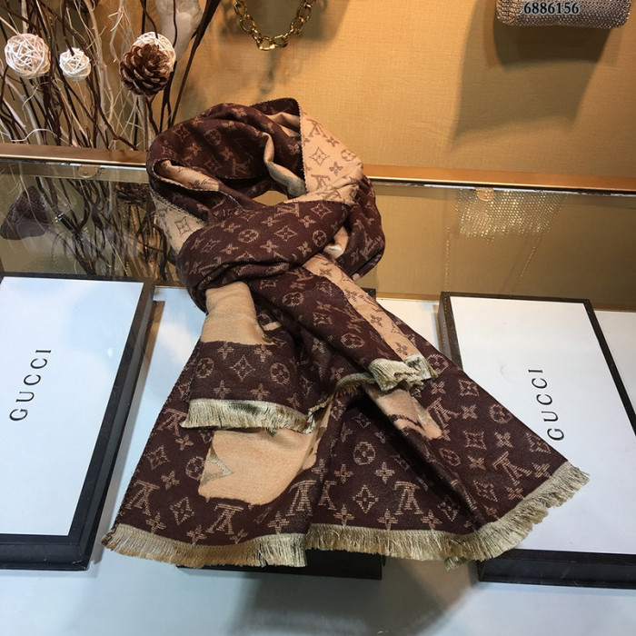 l**is V*t*n scarf
