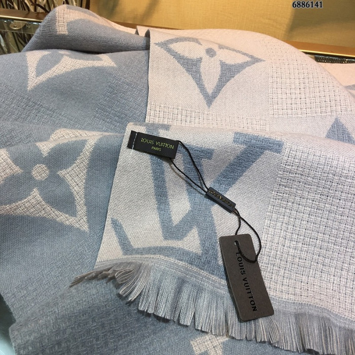 l**is V*t*n scarf