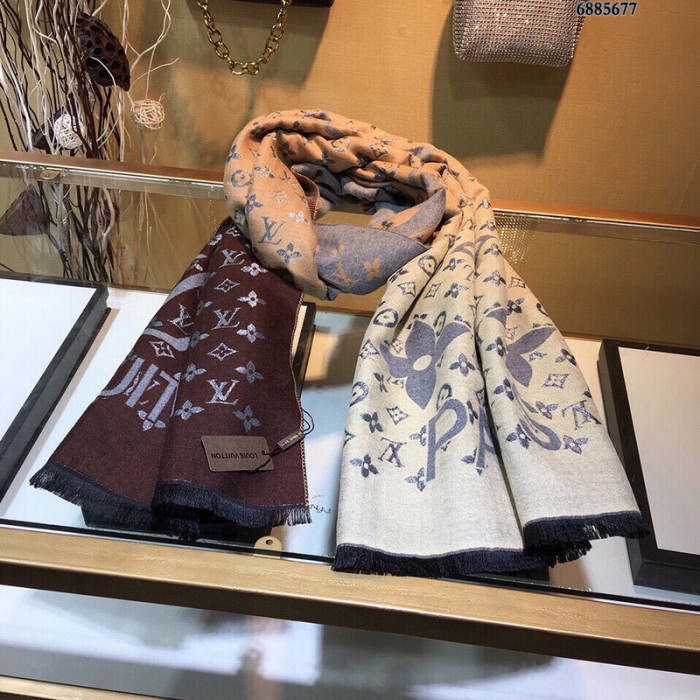 l**is V*t*n scarf