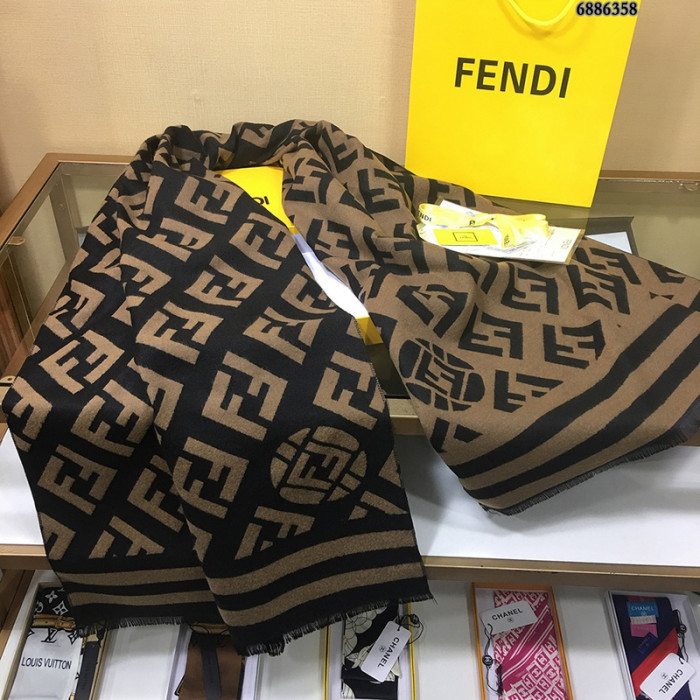 F**di scarf