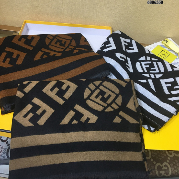 F**di scarf