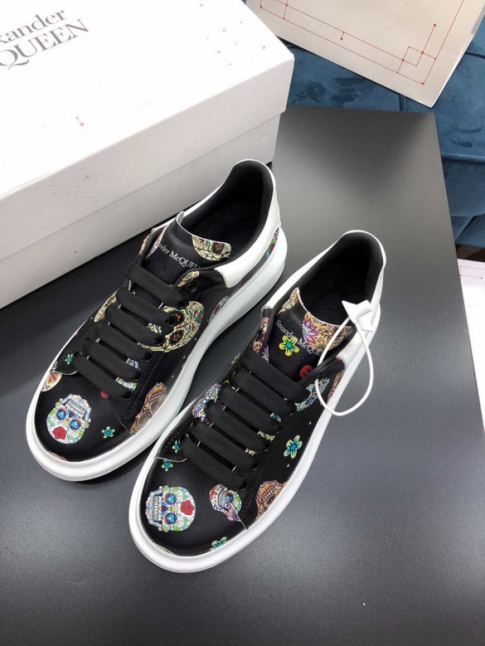 alex mcqu sneakers