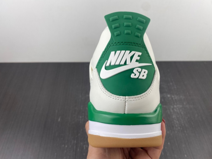 air jordan 4 retro sb pine green dr5415-103