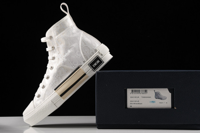 dr b23 homme kaws h903p162