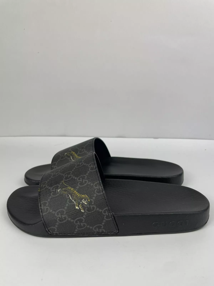 G*u*i sandal