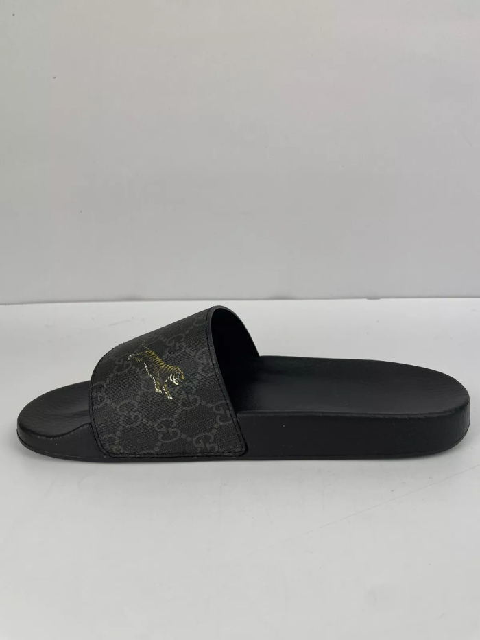 G*u*i sandal